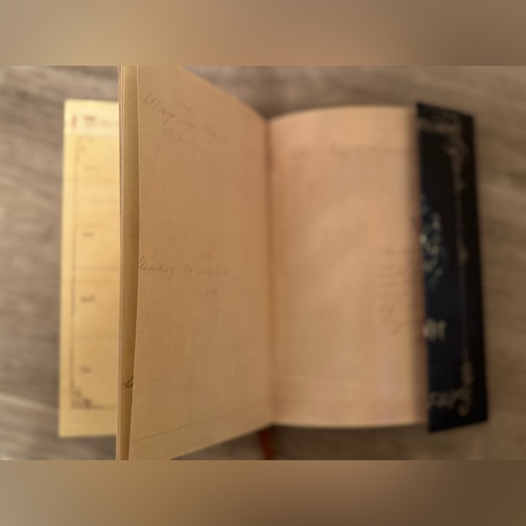 Harry Potter Journal & Monthly Planner Hardcover Ribbon Pagemarker Never Used - Picture 6 of 12